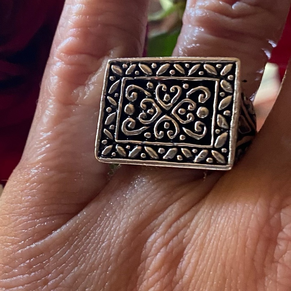 Beautiful vintage Lois Hill style heavy Sterling Silver ring
